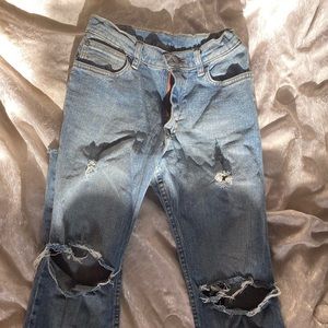 Wrangler ripped mom jeans/ can fit size 22 or 23